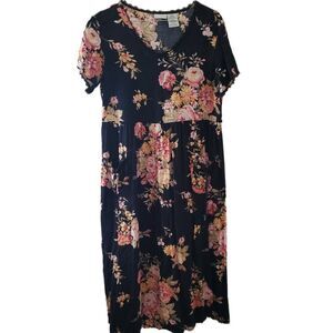 White Stag Oversized Black Floral Short Sleeve Dress with Pockets